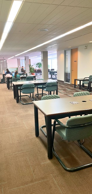 Row of large desks in the centre of an aisle
