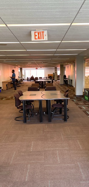 Row of large desks in the centre of an aisle